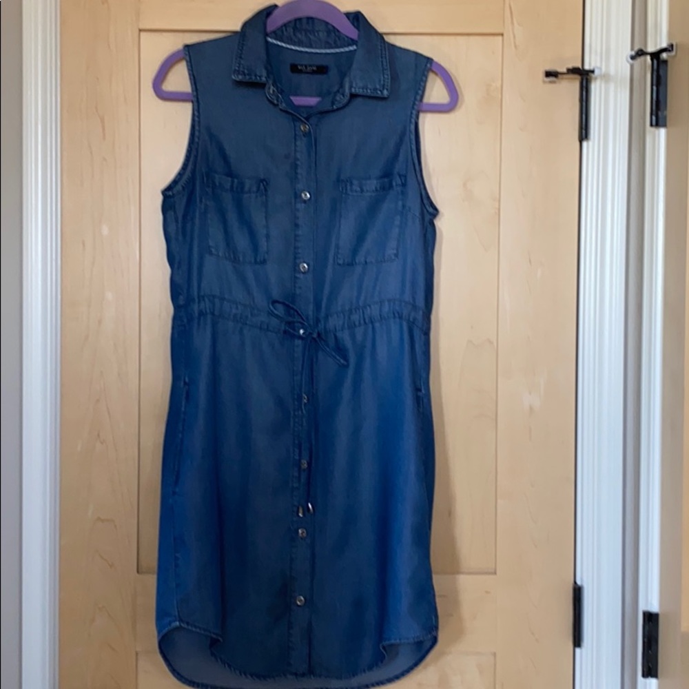 Sleeveless dress size small